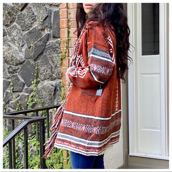 Gorgeous soft knit Aztec Gypsy print fringe jacket - Picture 8 of 11